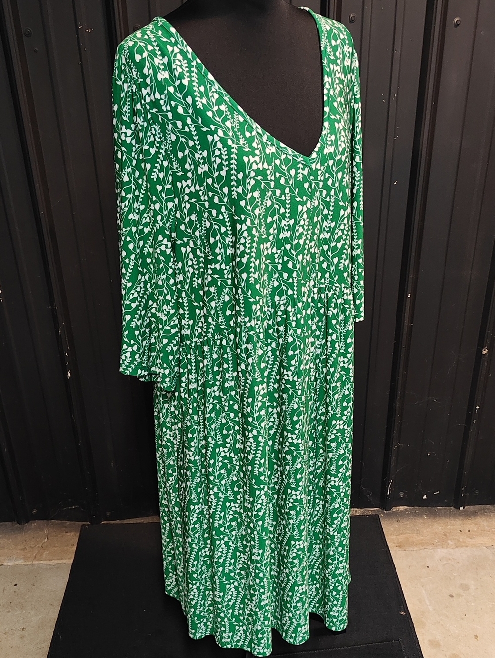 V-Neck Kelly Green Floral Print Women's Dress